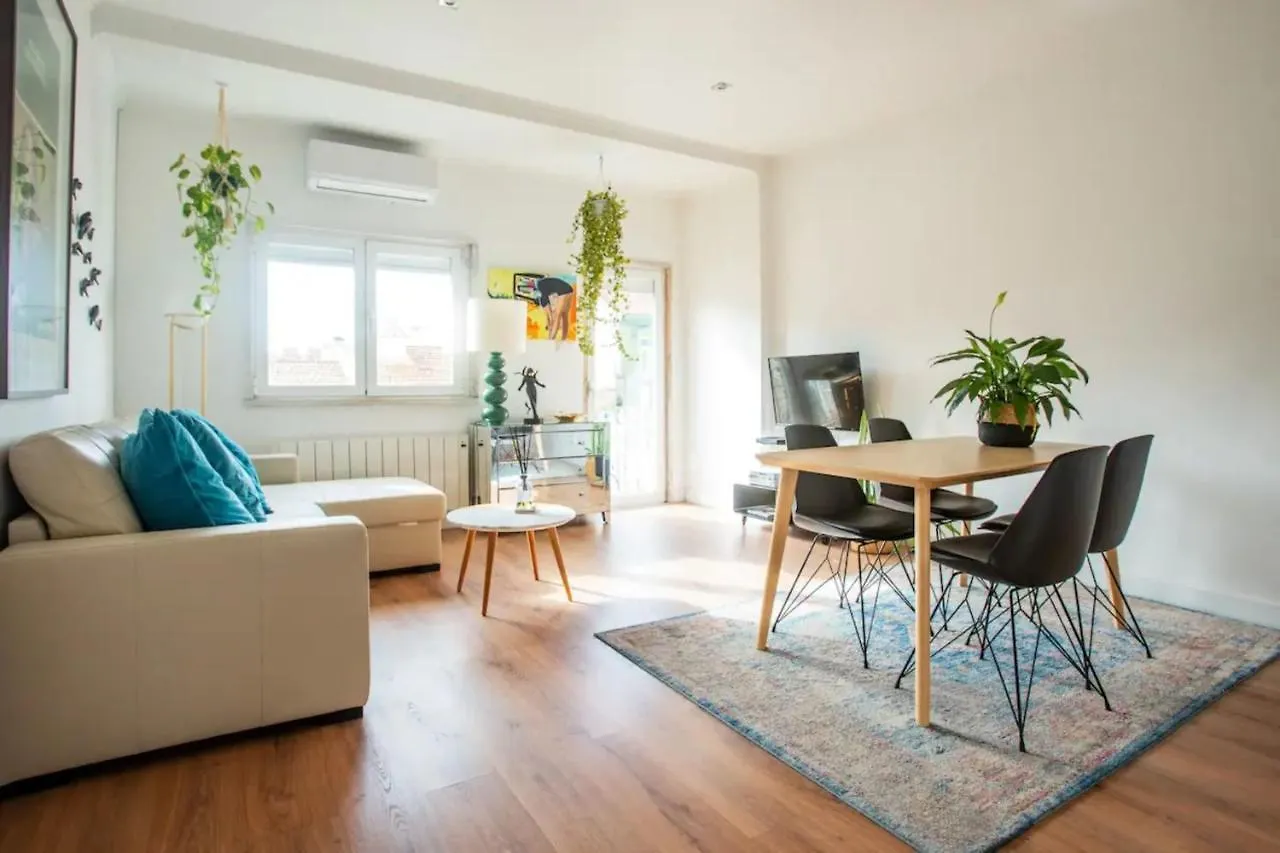 Bright Apartment In Lisbon